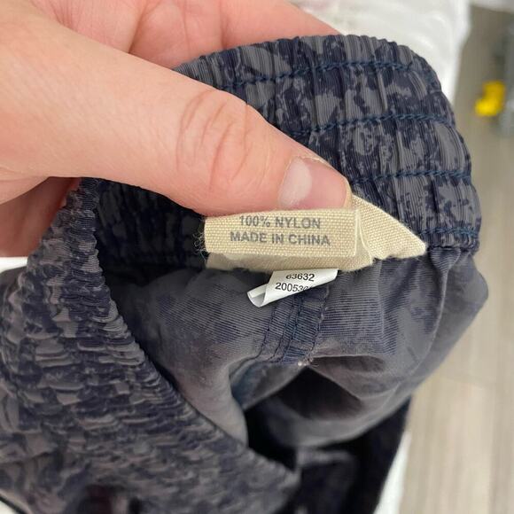 Duluth Trading Co. Dark Blue Floral Print Go-Go Elastic Waist Shorts Size Large - Picture 9 of 9